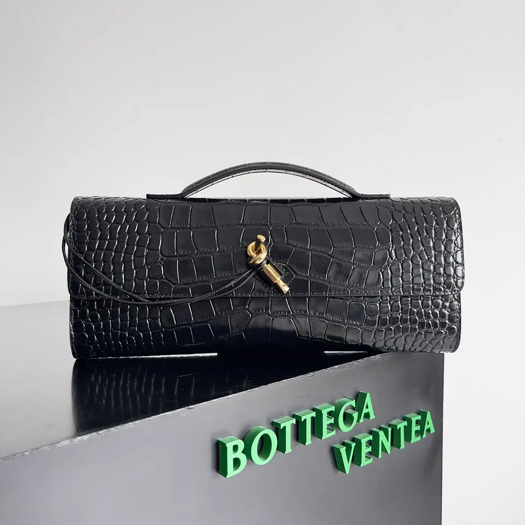 Batch 1420 Bottega Veneta Fall in love with Andiamo at first sight, new design, natural Nile rare leather crocodile pattern complex handbag, a model handbag for women, no need for color cover, no emotional camouflage, immersive depth and excitement, the classic element KNOT knot is inspired, modernist aesthetics and jewelry field craftsmanship reinterpret the knot element, bringing a clutch full of modern texture and elegant and quiet lady spirit. Style number: 741511 Size: 31*13*3cm
